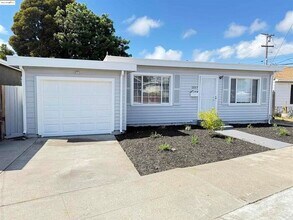 Building Photo - Great 3 bed 1.5 bath House with Garage in ...