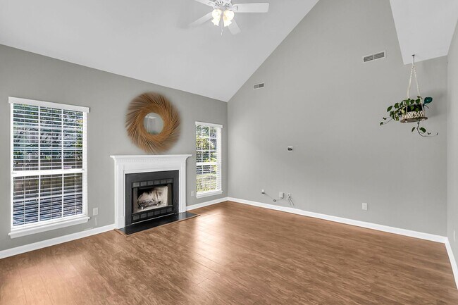 Building Photo - Coastal Convenience in the Heart of Mount Pleasant
