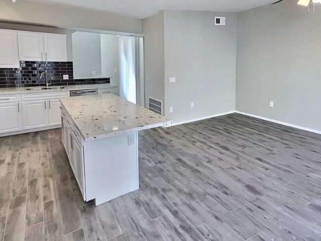 Building Photo - 3 Bedroom Condo in Phoenix