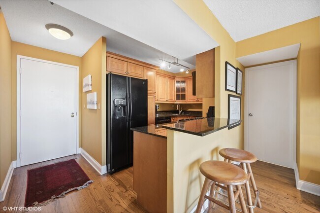 Building Photo - 1309 N Wells St