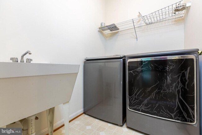 Building Photo - 21935 Windover Dr