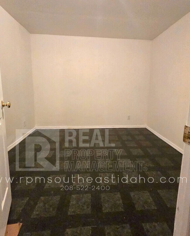 Building Photo - Spacious & Updated 4 Bedroom, 3 Bathroom Twin Home in Ammon (Idaho Falls) for Rent by Real Proper...