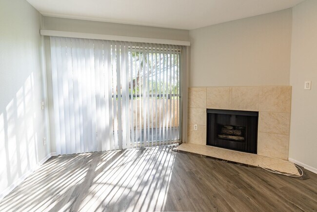 Interior Photo - 4432 Coldwater Canyon