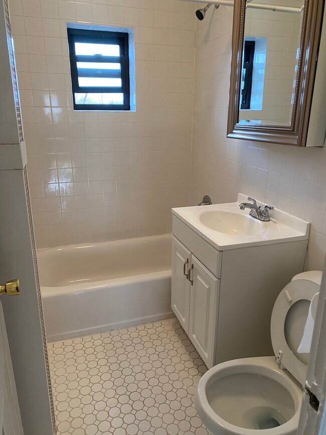 bathroom - 69 Glen Rd