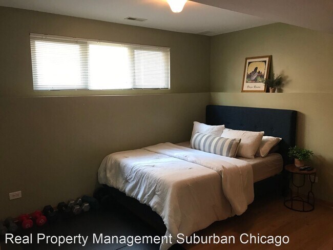 Building Photo - 4 br, 3 bath House - 5901 Burr Oak Avenue