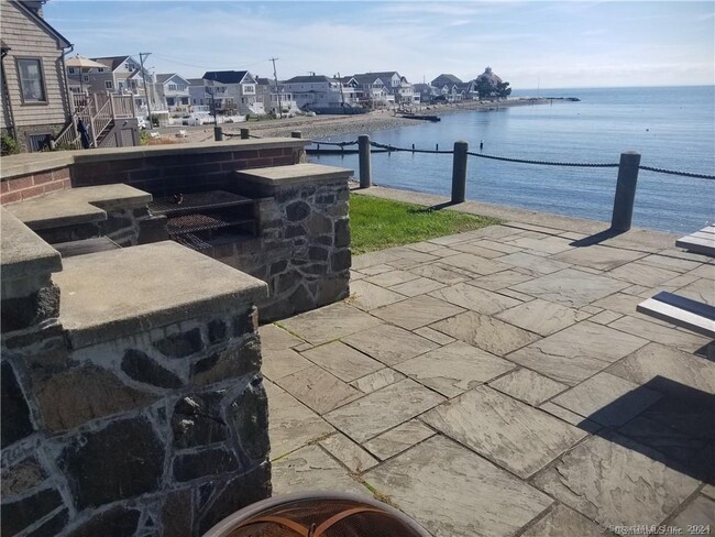 Building Photo - 185 Melba St