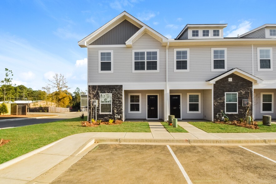 Primary Photo - 605 Green Wigeon Rd