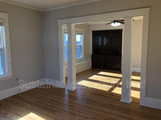 Building Photo - 26 Sterling St