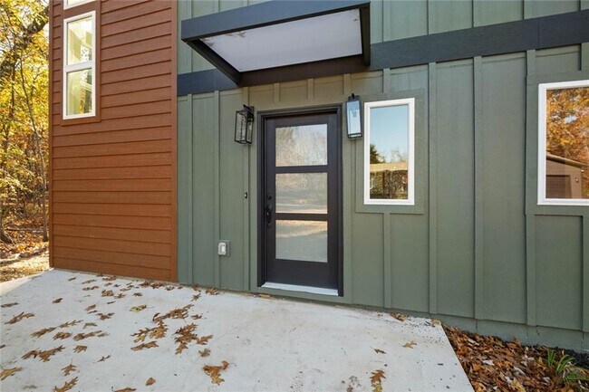 Building Photo - 50 Thaxted Dr