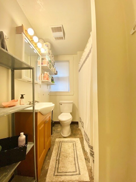 Building Photo - 2 Shepherd Ave