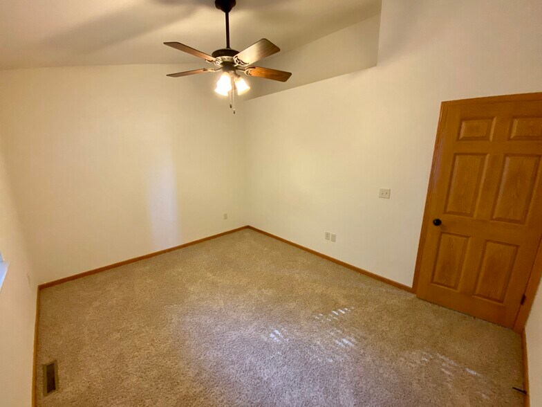 Building Photo - 3809 Cliffside Dr