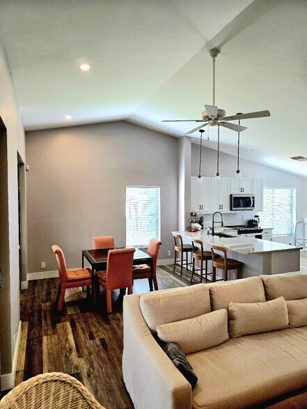 Building Photo - 10367 S Circle Lake Dr