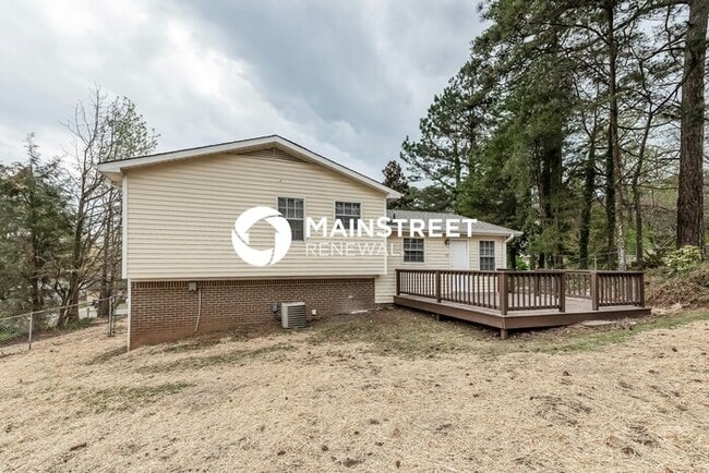 Building Photo - 3 Bedroom Pet-Friendly Home in Birmingham, AL with Main Street Renewal