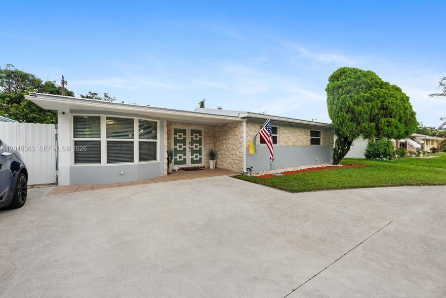 Building Photo - 9508 N Military Trl