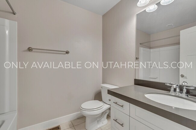 Building Photo - 1638 E Aspen Loop