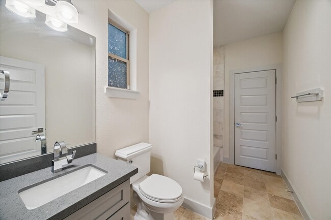 Building Photo - 4833 Chenevert St
