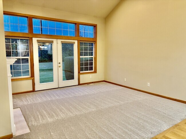 Building Photo - 2285 James Cir