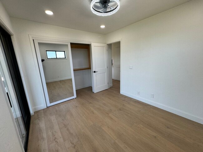 Building Photo - 5430 Sunny Ridge Pl