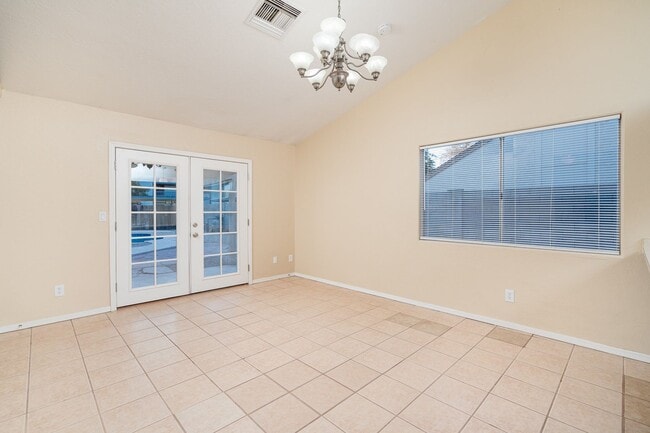 Building Photo - 3 bedroom Home with Pool and Spa