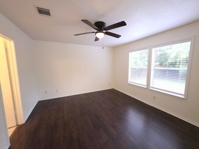 Building Photo - 1600 Hollow Tree Blvd