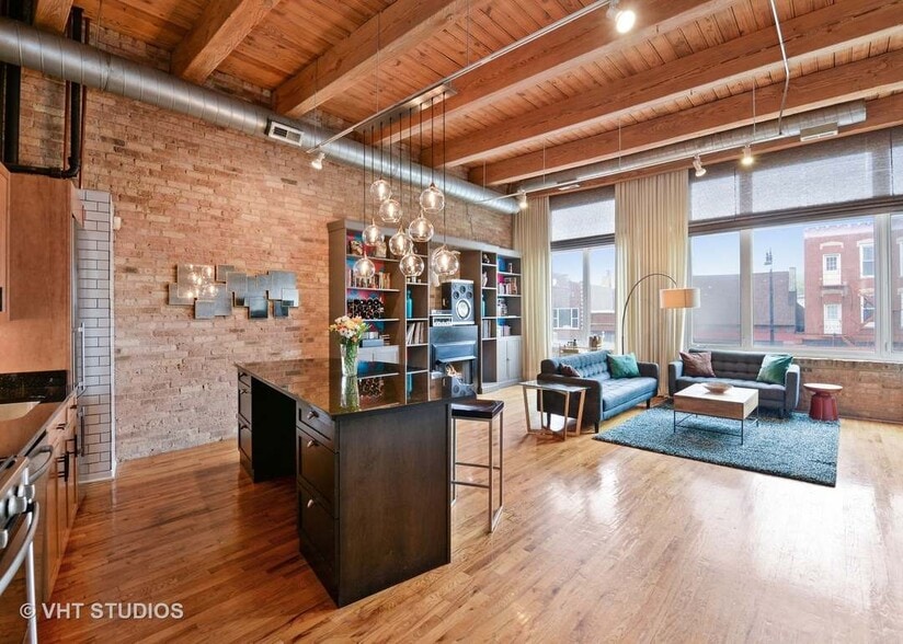 Building Photo - 2544 W North Ave