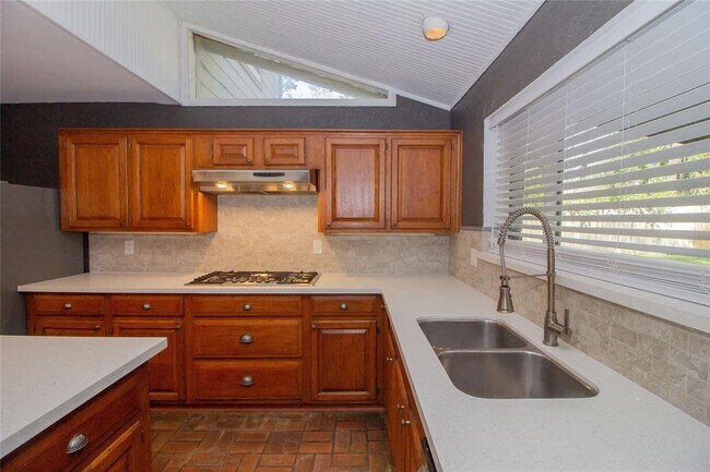 Building Photo - 7 Woody Creek Dr