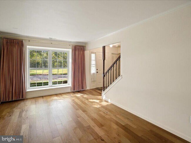 Building Photo - 18 Pond View Dr