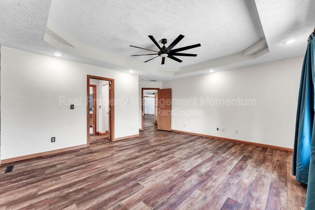 Building Photo - 514 N Ellen St