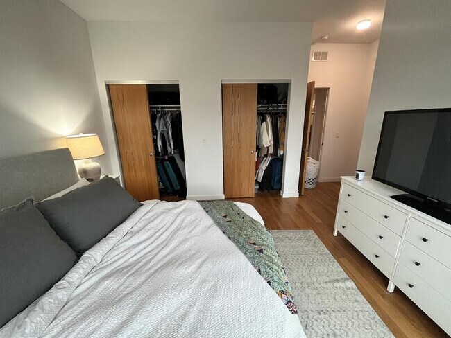 Building Photo - 1637 W Grand Ave