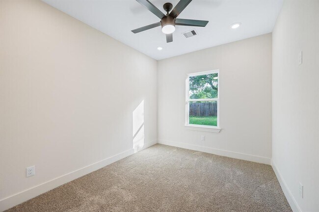 Building Photo - 16346 Summer Dawn Ln