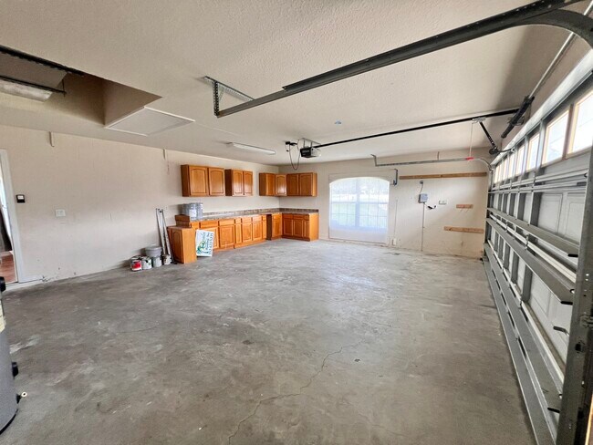 Building Photo - 10900 SW 45th Terrace