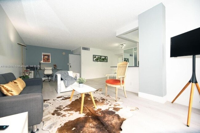 Building Photo - 2 bedroom in Sunny Isles Beach FL 33060