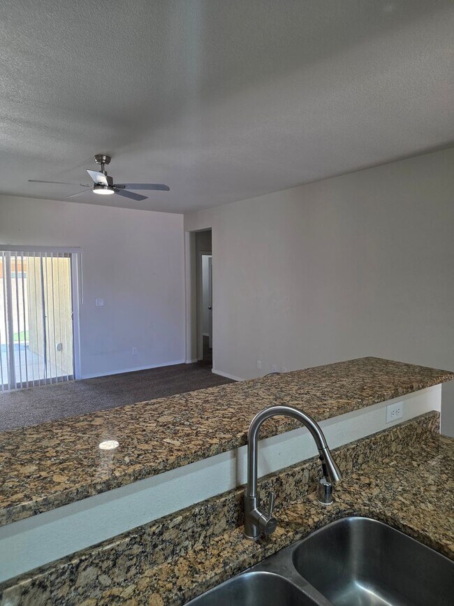 Building Photo - NW 3/BD 2/BA 2/CG Single Story