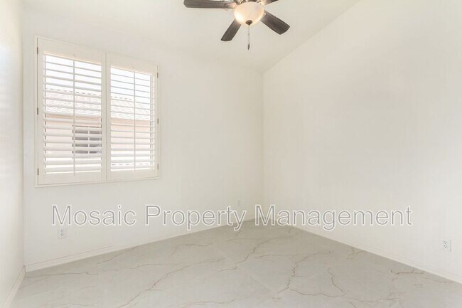 Building Photo - 13566 N 93rd Pl