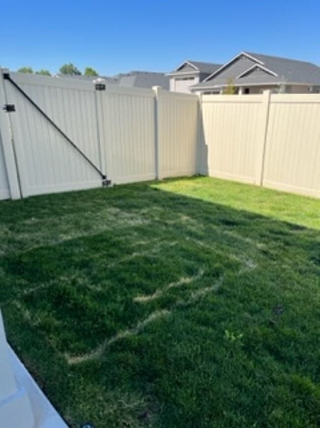 Building Photo - Single Level 4 Bedroom 2 Bathroom Home in Nampa