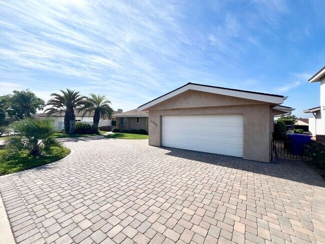 Building Photo - Beautiful 4-Bedroom Home with Modern Upgra...