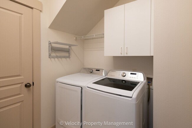 Building Photo - 2469 NW Sacagawea Ln