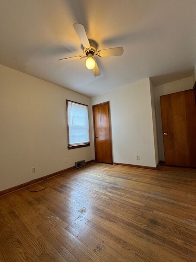 Building Photo - 908 N Audubon Ave