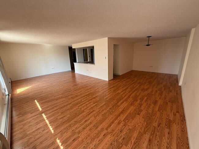 Building Photo - 8809 W Golf Rd