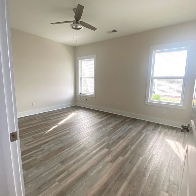 Building Photo - 137 Marblehead Dr