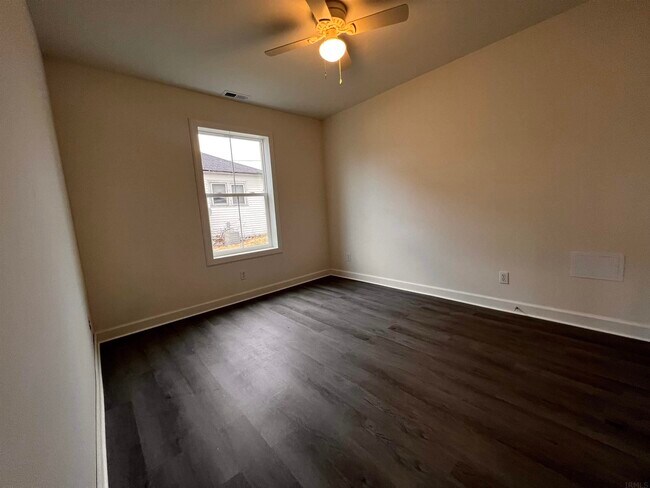 Building Photo - 1218 N Apperson Way