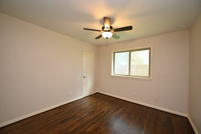 Building Photo - 1511 Apple Park Dr