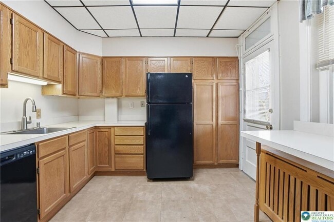 Building Photo - 1050 Delaware Ave