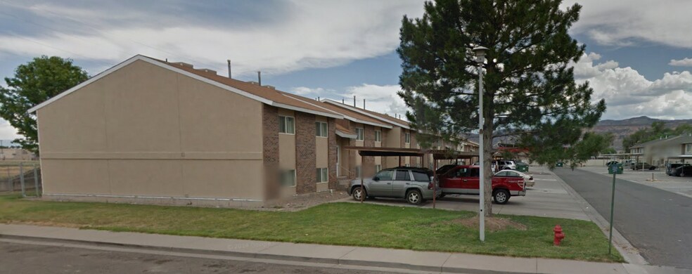 Primary Photo - 812 E Cedar Ct