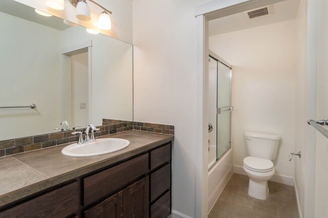 Building Photo - Refined Living in the Heart of Bend — Fully Remodeled Home for Lease