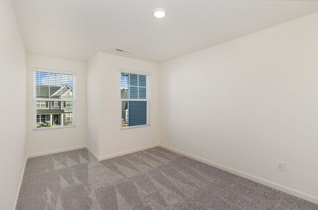 Building Photo - Absolutely Beautiful Townhome in Lovely Wake Forest Community