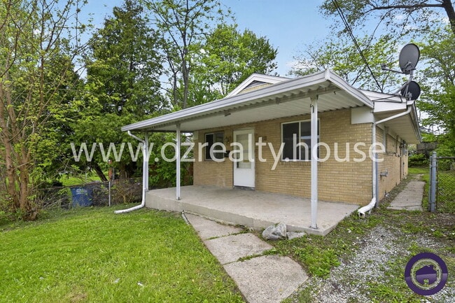 Building Photo - 732 Coyne Ave