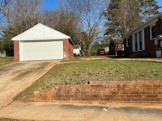 Building Photo - 102 W Summit Ave