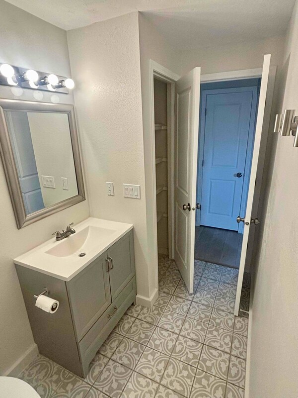 Building Photo - 722 S Kcid Rd