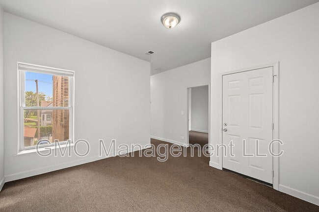 Building Photo - 4341 W Gladys Ave